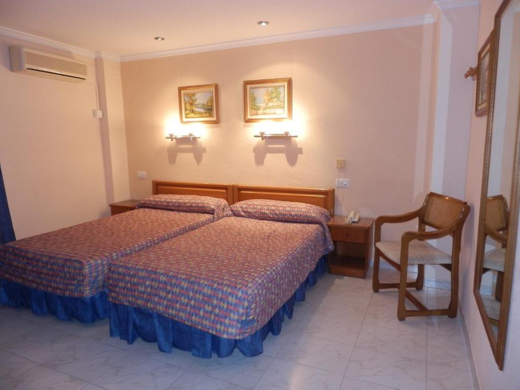Hotel Restaurante Salvadora Villena Zimmer foto