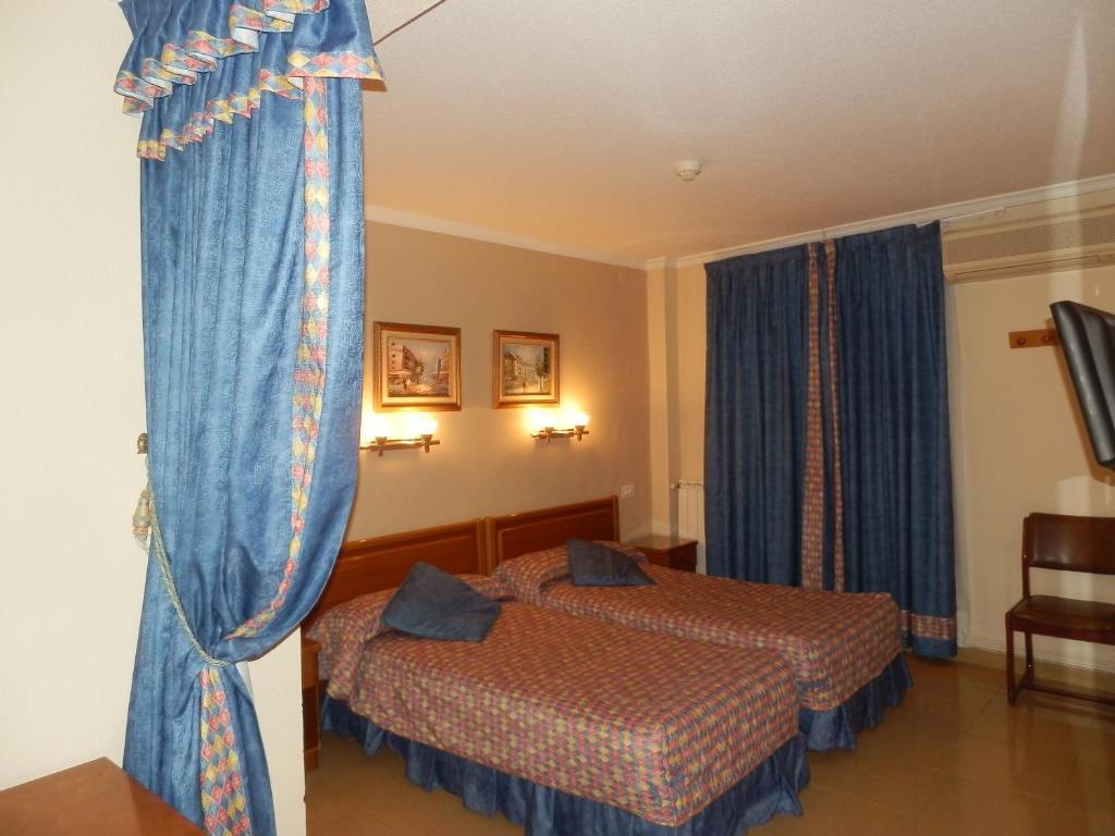 Hotel Restaurante Salvadora Villena Zimmer foto
